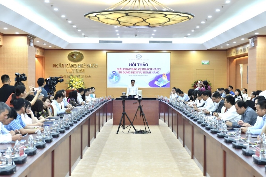 Ông Phạm Tiến Dũng, Phó Thống đốc NHNN cho biết xác thực sinh trắc học là thêm một lớp bảo vệ nữa, ngân hàng không bỏ một bước bảo mật nào, nên chỉ an toàn hơn cho khách hàng