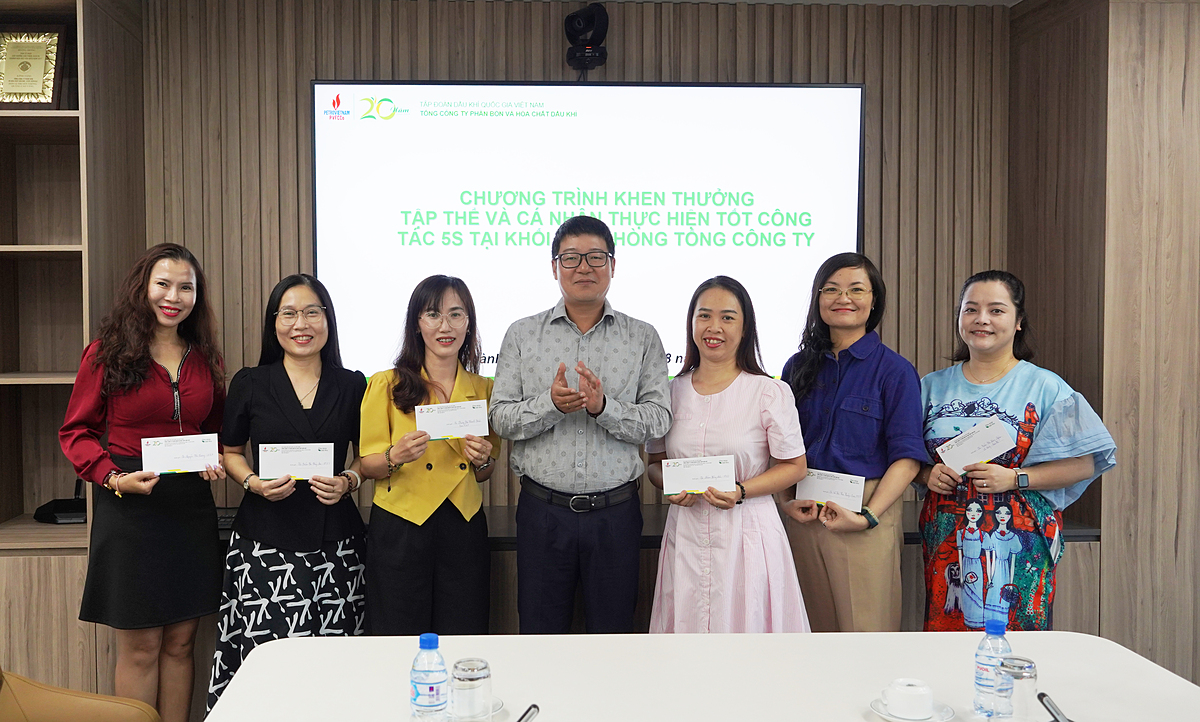 Khen thưởng kịp thời các tập thể, cá nhân có thành tích xuất sắc trong thực hiện 5S.