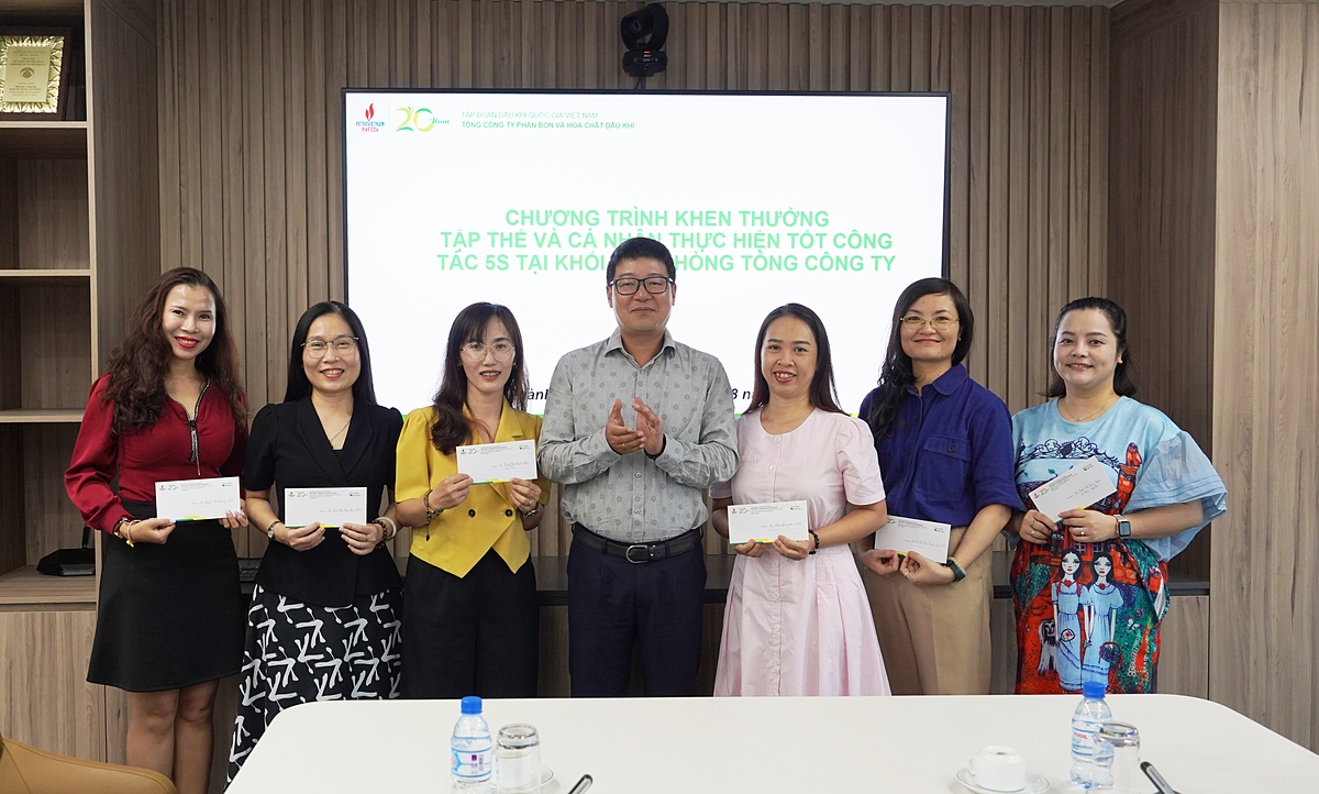 Khen thưởng kịp thời các tập thể, cá nhân có thành tích xuất sắc trong thực hiện 5S.