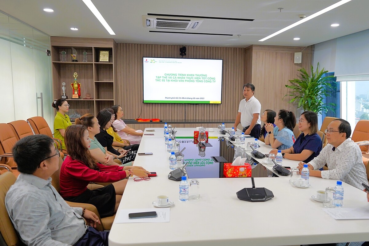 Công tác khen thưởng các tập thể thực hiện tốt 5S.