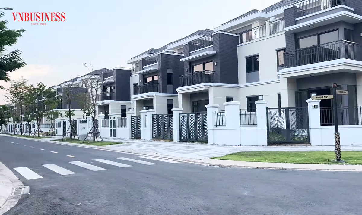 Giá nhà liền thổ vùng ven vẫn giữ đà tăng giá mạnh, dù thanh khoản không mấy khả quan trong thời gian qua.