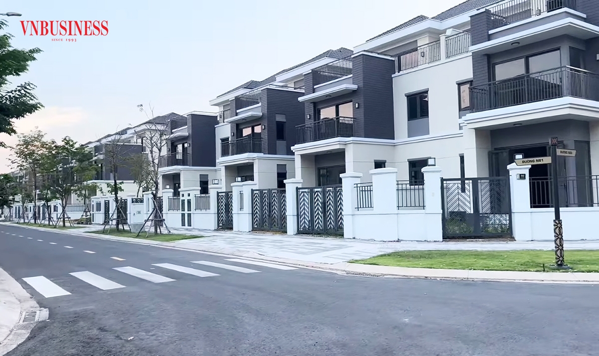 Giá nhà liền thổ vùng ven vẫn giữ đà tăng giá mạnh, dù thanh khoản không mấy khả quan trong thời gian qua.