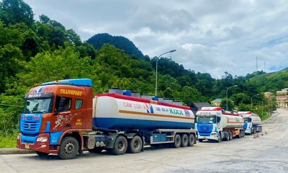 6 tháng đầu năm 2024 Việt Nam xuất khẩu xăng dầu sang Lào 42 triệu USD, tăng 40% so với cùng kỳ năm trước