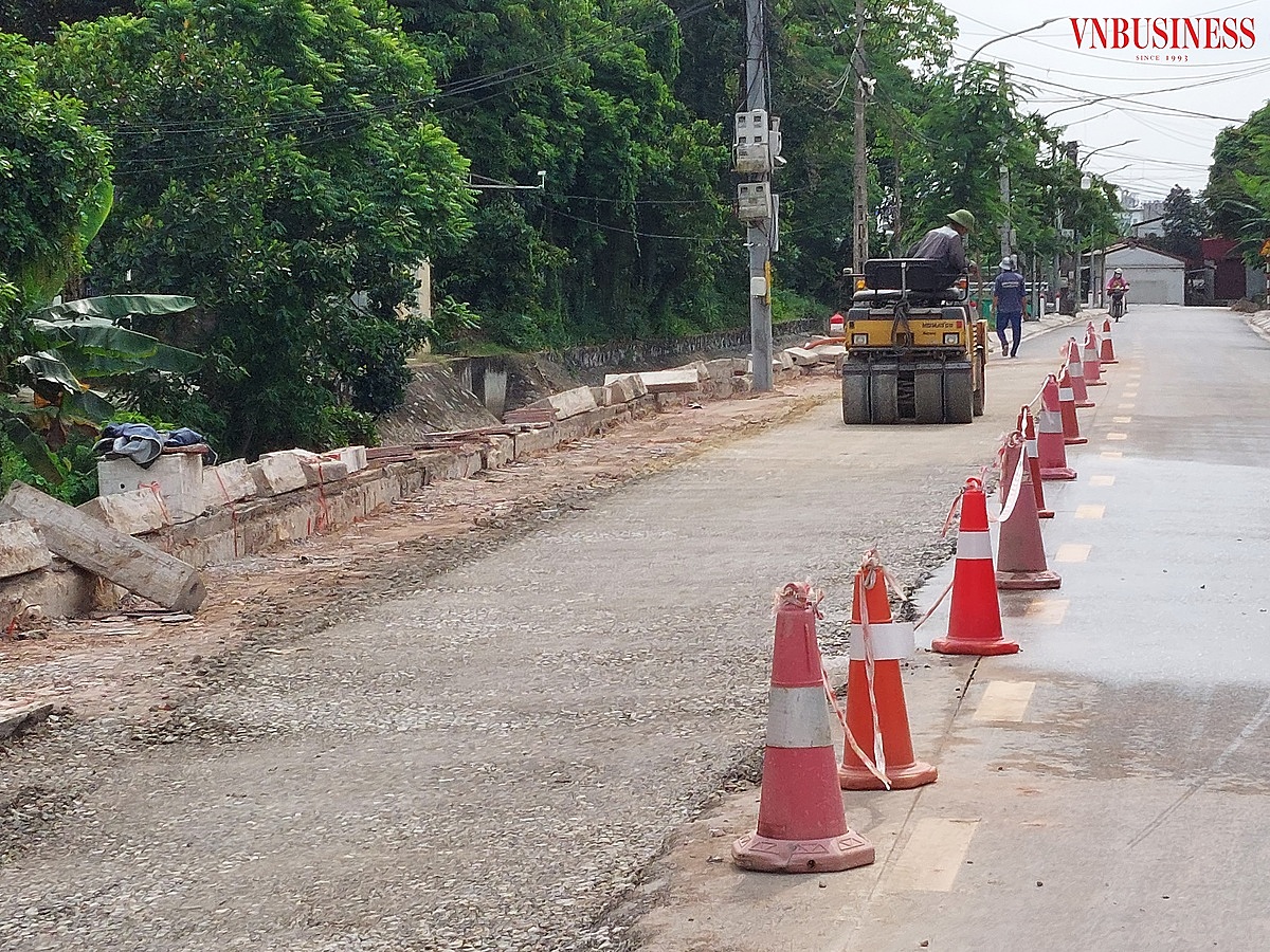 Một đoạn đường dài hơn 20m đã bị lún và được khắc phục.