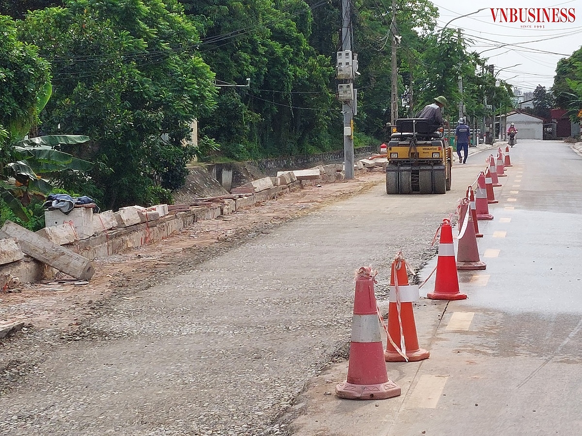 Một đoạn đường dài hơn 20m đã bị lún và được khắc phục.