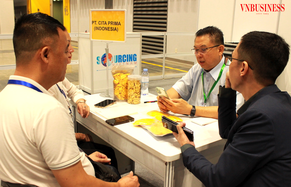 Giao thương với đối tác thu mua từ Indonesia đòi hỏi các DN xuất khẩu theo dõi sát những biến động ở thị trường này để không phải gặp bất lợi.