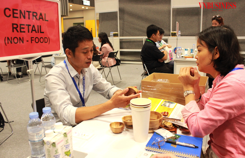 Để đưa được hàng hóa vào các chuỗi bán lẻ lớn trên thế giới đòi hỏi các DN Việt phải vượt qua được sức ép cạnh tranh trước những đối thủ khác.