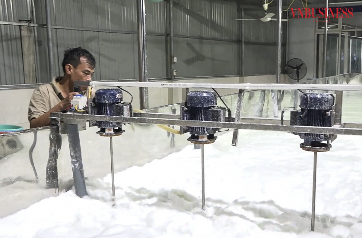 Việc thay đổi tư duy, ứng dụng công nghệ cao vào sản xuất đã giúp HTX tăng năng suất, giảm sức lao động, mang lại hiệu quả kinh tế cao.