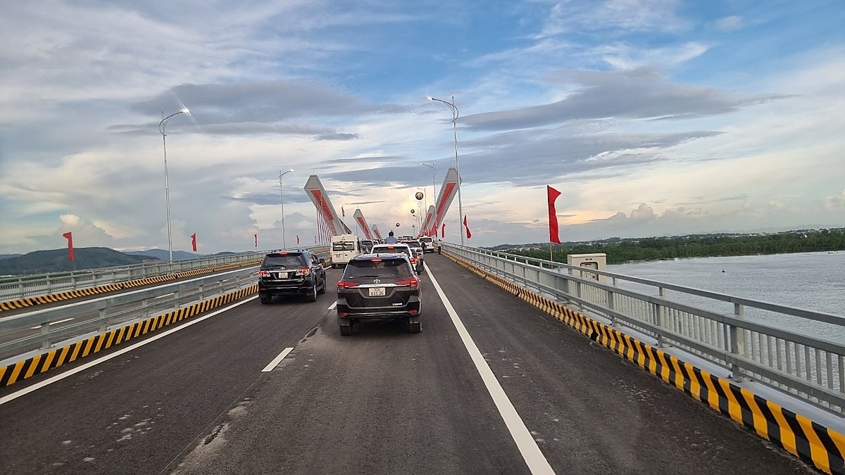 Cầu Bến Rừng hoàn thành và đưa vào sử dụng sẽ nâng cao năng lực phục vụ về giao thông vận tải, tạo hệ thống kết nối giao thông liên vùng, “ đánh thức” vùng đất phía Tây Bắc Thủy Nguyên và Tây Nam Quảng Ninh.