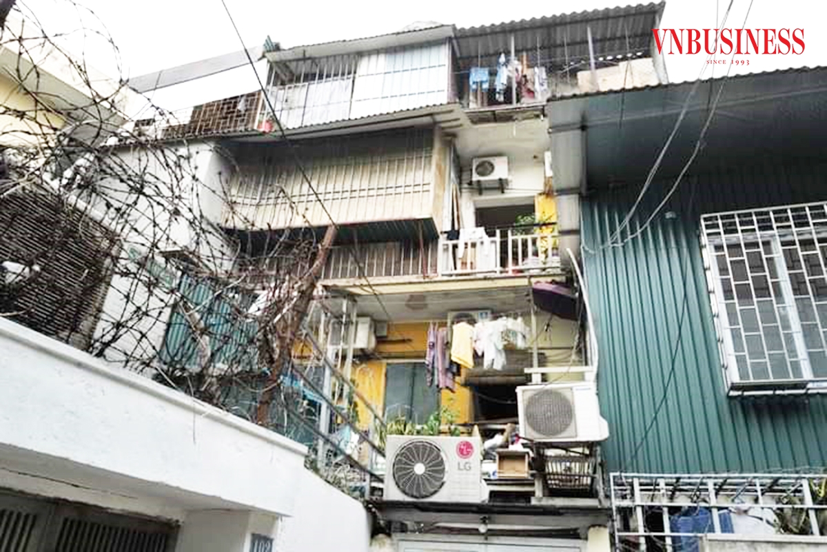 Công tác cải tạo chung cư, nhà tập thể cũ tại Hà Nội vẫn đang là bài toán không dễ giải.