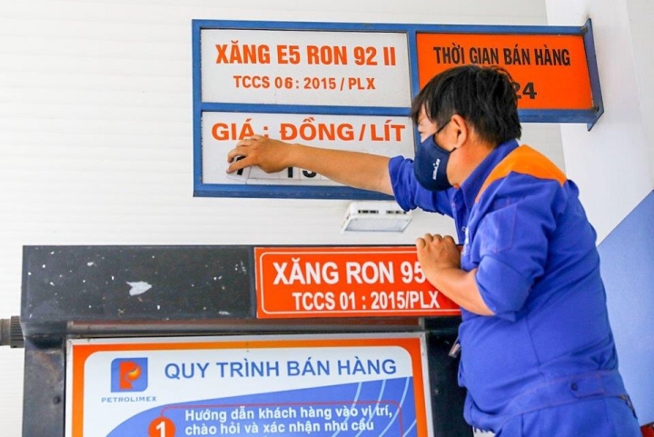 Giá xăng dầu đồng loạt giảm lần thứ 2 liên tiếp từ 15h ngày 18/7.