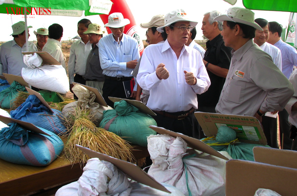 Các DN trong ngành hàng lúa gạo thường xuyên đối mặt với nhiều áp lực, không khác gì “bên ngoài cười nụ, bên trong khóc thầm”.