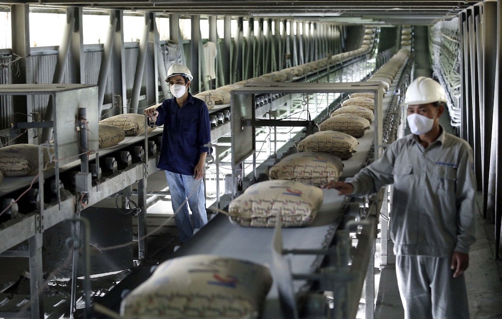 Nhiều doanh nghiệp xi măng thua lỗ, phải dừng dây chuyền sản xuất.