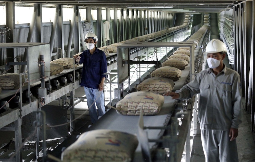 Nhiều doanh nghiệp xi măng thua lỗ, phải dừng dây chuyền sản xuất.