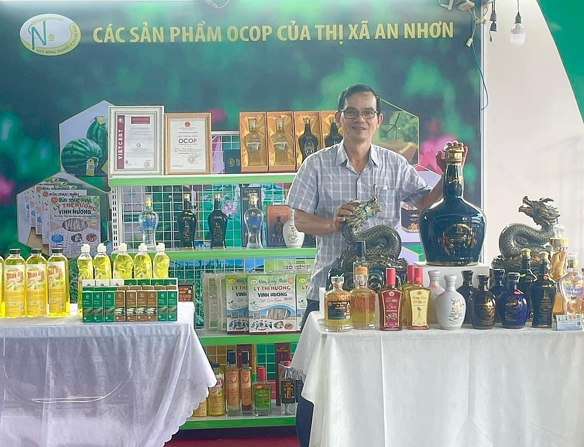 HTX Nông nghiệp Nhơn Thọ II tích cực tham gia Hội chợ để mở rộng cơ hội tiêu thụ hàng hóa.