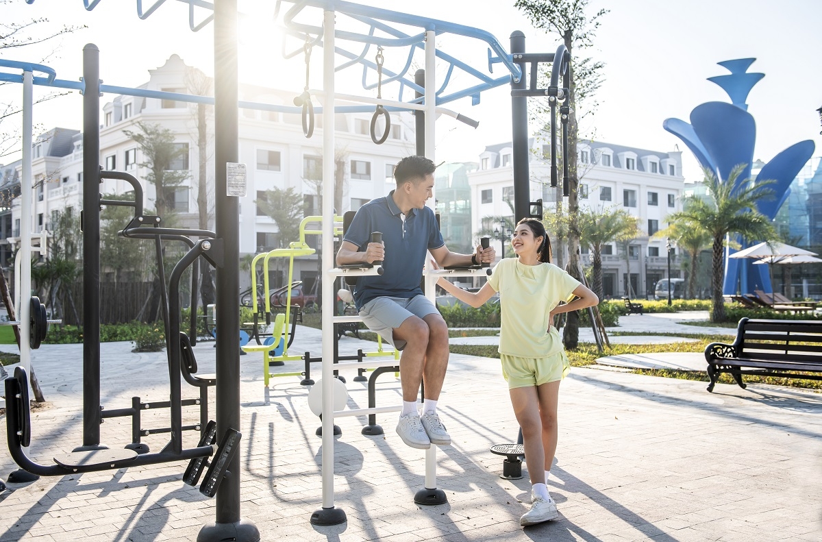 Cư dân Vinhomes Golden Avenue sẽ hình thành được thói quen luyện tập và lối sống khỏe mạnh nhờ các tiện ích thể thao hiện đại, đồng bộ.