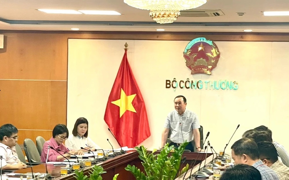 Trong 6 tháng đầu năm, Bộ Công Thương đã ban hành quyết định kiểm tra việc duy trì điều kiện kinh doanh xăng dầu của 6 thương nhân đầu mối và 8 thương nhân phân phối xăng dầu.