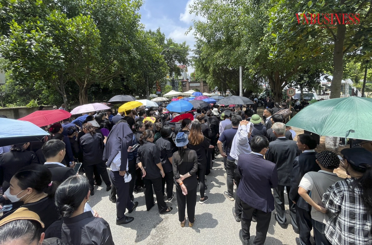 Lễ truy điệu Tổng Bí thư Nguyễn Phú Trọng được tổ chức lúc 13h ngày 26/7, tại Nhà tang lễ Quốc gia số 5 Trần Thánh Tông, TP Hà Nội. Lễ an táng lúc 15 giờ 00 phút cùng ngày tại Nghĩa trang Mai Dịch, thành phố Hà Nội.