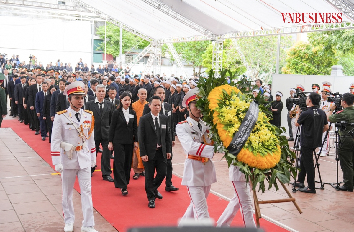 Lễ viếng Tổng Bí thư Nguyễn Phú Trọng được tổ chức tại Nhà tang lễ Quốc gia số 5 Trần Thánh Tông, TP Hà Nội, bắt đầu từ 7h đến 22h ngày 25/7 và từ 7h đến 13h ngày 26/7. Lễ viếng cũng được tổ chức cùng thời gian trên tại Hội trường Thống Nhất &lpar;TPHCM&rpar; và tại quê nhà xã Đông Hội, huyện Đông Anh, TP Hà Nội.