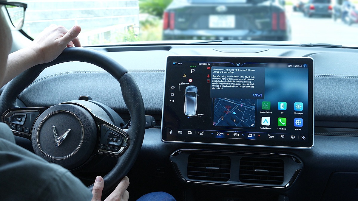 ViVi 2.0 tích hợp công nghệ AI tạo sinh quá ấn tượng. Mọi câu trả lời từ lịch sử, địa lý tới tư vấn quán ăn, điểm du lịch đều không làm khó được ViVi, cách trả lời cũng rất linh hoạt, hệt như người thật.