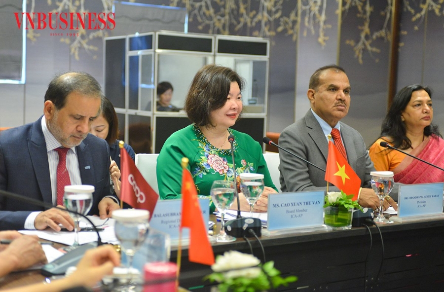 Các đại biểu chủ trì Hội nghị Ban lãnh đạo của Liên minh HTX quốc tế khu vực châu Á - Thái Bình Dương.