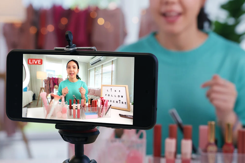 Bình quân mỗi tháng, Việt Nam hiện có 2,5 triệu phiên bán hàng livestream diễn ra, với hơn 50.000 nhà bán hàng.