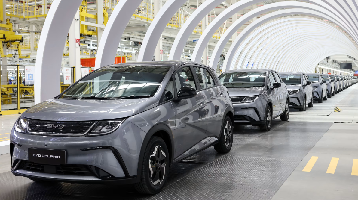 Vào tháng 7, BYD đã mở nhà máy lắp ráp xe điện đầu tiên tại Đông Nam Á: tại Rayong, Thái Lan. &lpar;Ảnh của Shinya Sawai&rpar;