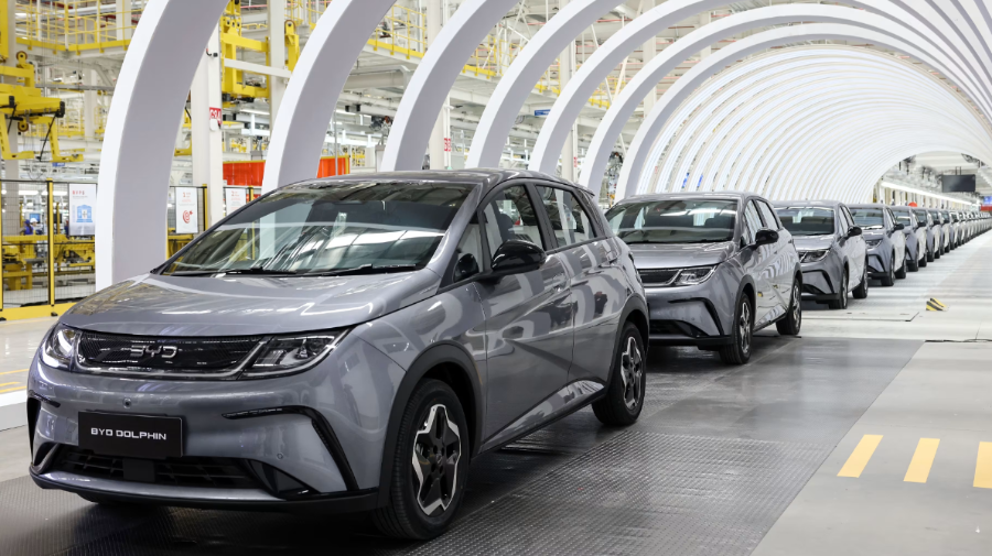 Vào tháng 7, BYD đã mở nhà máy lắp ráp xe điện đầu tiên tại Đông Nam Á: tại Rayong, Thái Lan. &lpar;Ảnh của Shinya Sawai&rpar;