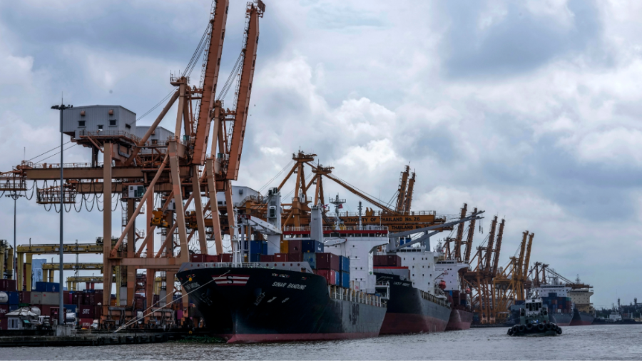 Cảng Bangkok năm 2021: Trung Quốc là điểm đến xuất khẩu lớn thứ hai của Thái Lan sau Hoa Kỳ và là nguồn nhập khẩu hàng đầu, chiếm gần một phần tư tổng giá trị hàng hóa nhập khẩu. © AP