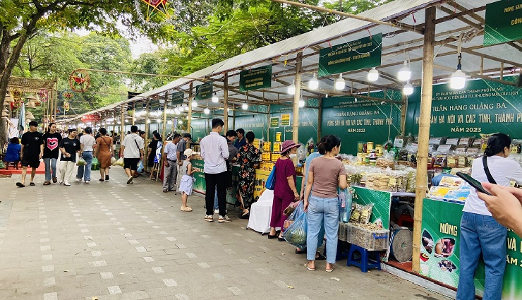 Tính chung 7 tháng, tổng mức bán lẻ hàng hóa và doanh thu dịch vụ tiêu dùng trên địa bàn Hà Nội đạt 475,3 nghìn tỷ đồng, tăng 10,3% so với cùng kỳ năm trước.