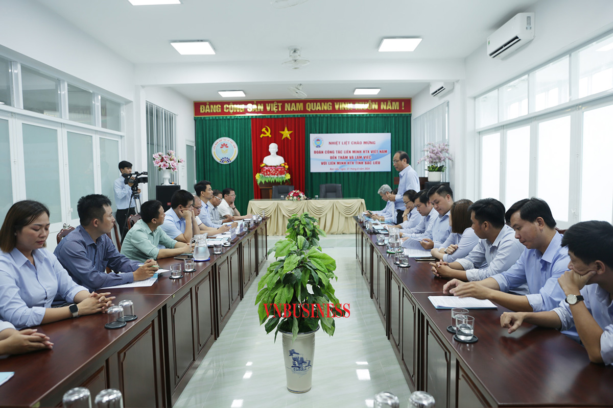 Quang cảnh buổi gặp gỡ, làm việc.