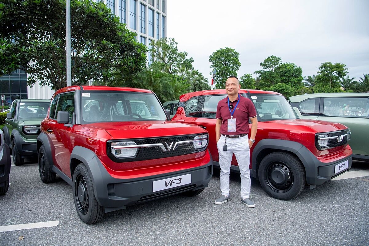 Anh Đỗ Minh Điệp háo hức nhận chiếc Vinfast VF 3.