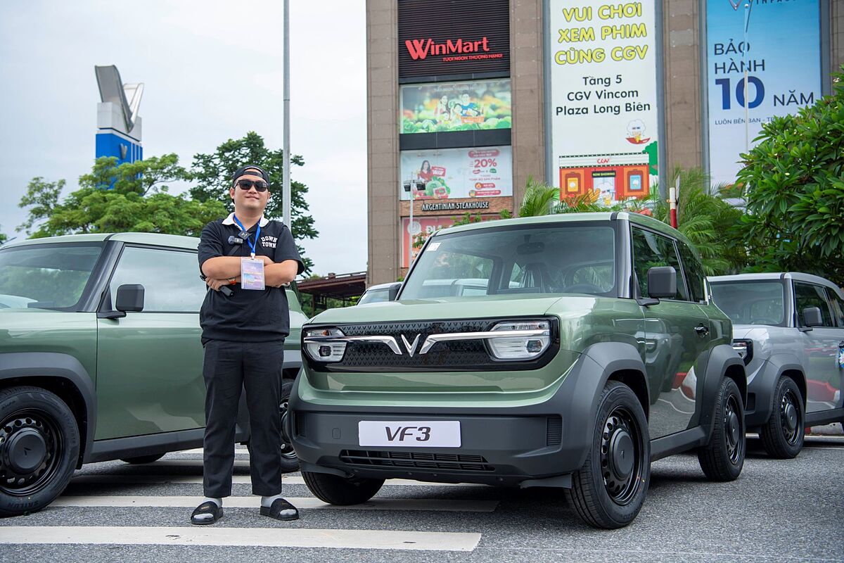 Anh Cao Thanh Phong, một khách hàng sống tại TP.HCM nhưng quyết định… ra tận Hà Nội để nhận xe.