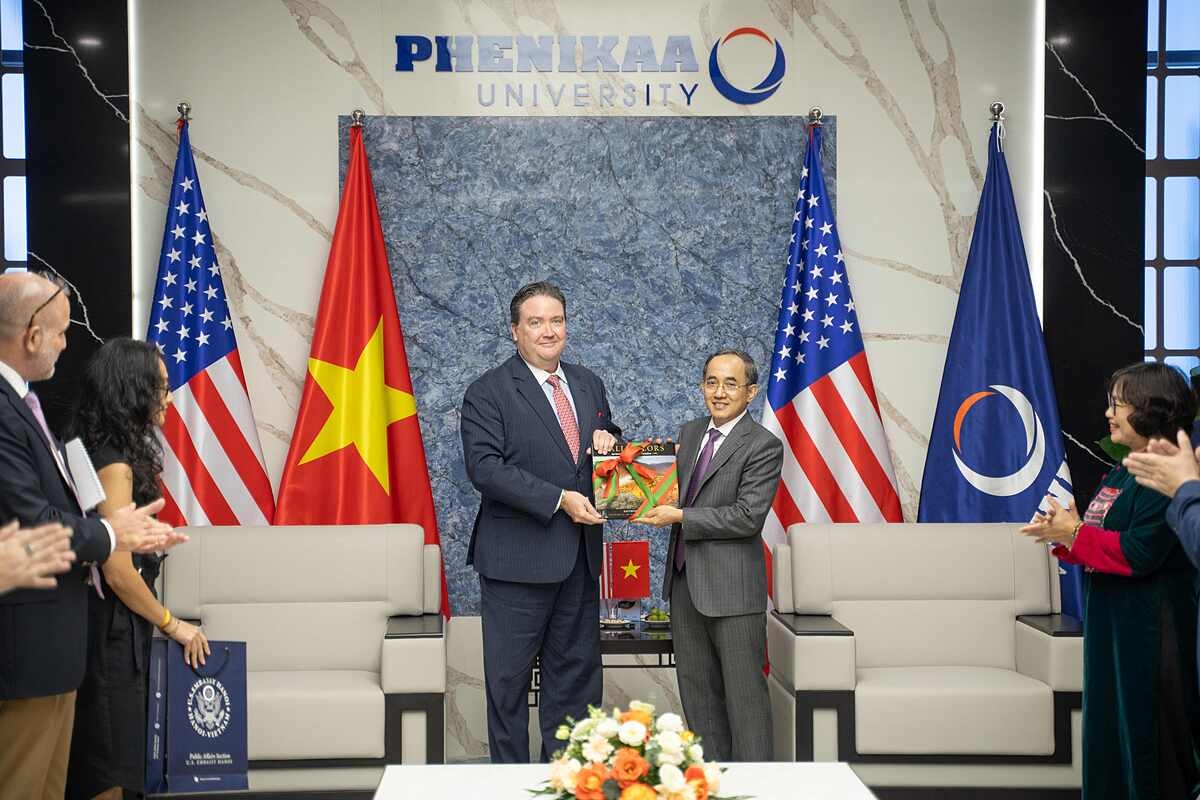 Trường Đại học Phenikaa vinh dự chào đón Ngài Marc Evans Knapper - Đại sứ Hoa Kỳ tại Việt Nam trong chuyến thăm và làm việc chính thức vào ngày 02/8/2024.