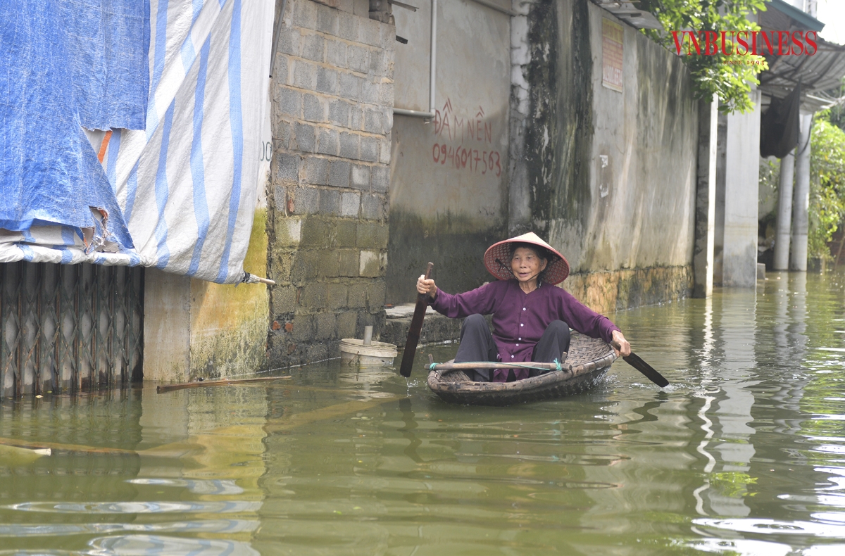 Sông Bùi được biết đến là vùng thoát lũ của Hà Nội, trong đó bên hữu sông Bùi là vùng chứa nước, vùng phân lũ. Trong 15 năm trở lại đây, đã 3 lần nước tràn qua đê hữu Bùi gây ngập lụt cho nhiều xã của huyện Chương Mỹ. Lần đầu là năm 2008, khi Hà Nội bị ngập lụt trên diện rộng. Lần thứ hai vào tháng 10/2017 và đợt ngập kéo dài hồi cuối tháng 7/2018.