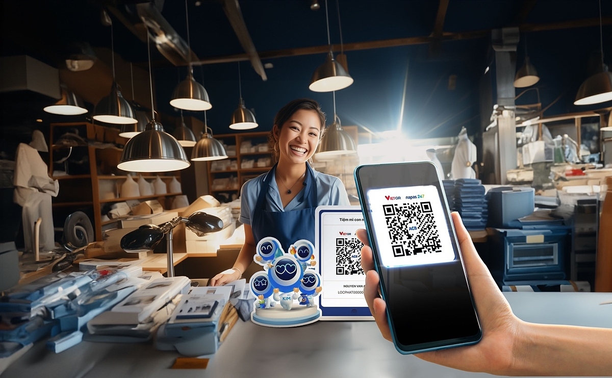 Với việc chia sẻ thông báo nhận tiền thành công cho nhân viên, chủ cửa hàng sẽ tiết kiệm thời gian cho cả bản thân, nhân viên và khách hàng, giảm nhẹ gánh nặng chi phí nhận thông báo giao dịch qua SMS, giản lược bớt khâu rà soát thanh toán, nhưng vẫn đảm bảo tính hiệu quả.