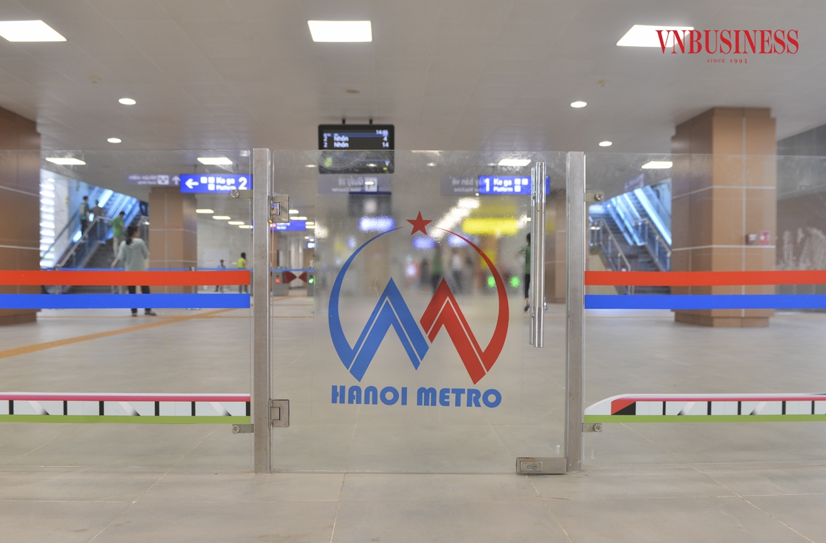 Việc khai thác tuyến tàu điện trên cao Nhổn - ga Hà Nội được kỳ vọng sẽ giảm được áp lực ùn tắc giao thông đường bộ cho người dân trên cùng lộ trình. Phạm Hòa