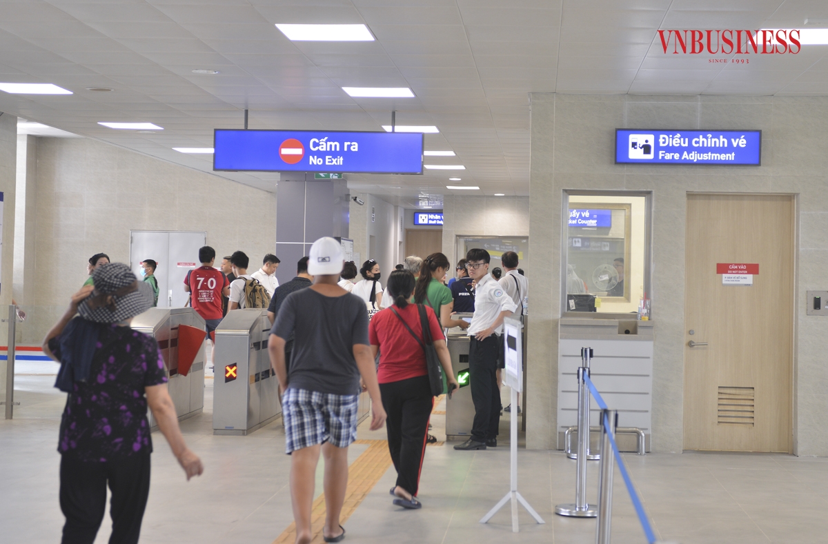 Sau khi hết thời gian miễn phí, vé đi một nhà ga của tuyến đường sắt này là 8.000 đồng/lượt, và cả tuyến sẽ là 12.000 đồng/lượt