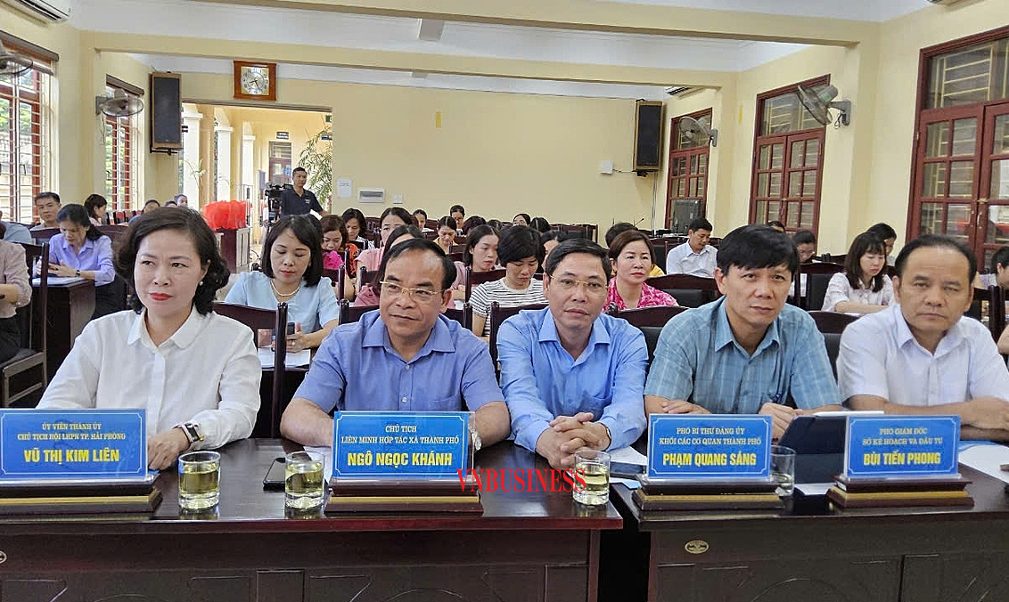 Các đại biểu tham dự hội nghị.