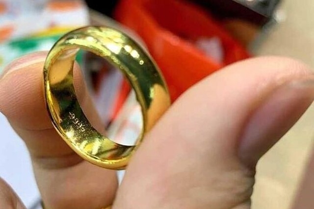 Giá vàng nhẫn chênh lệch với vàng miếng chỉ còn 1 triệu đồng/lượng.