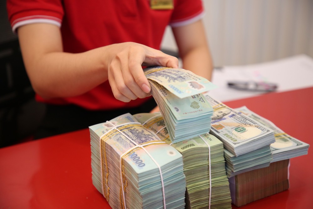 Nhiều ngân hàng phát hành trái phiếu với lãi suất 7-8%/năm.