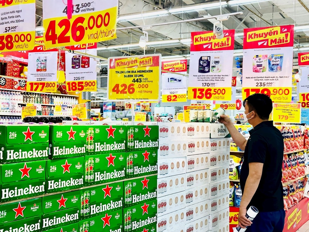 Nhiều chuyên gia, hiệp hội, doanh nghiệp cho rằng cần có lộ trình xem xét, cân nhắc việc tăng thuế suất thuế tiêu thụ đặc biệt với rượu, bia.