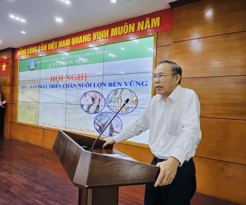 Thứ trưởng Bộ NN&PTNT Phùng Đức Tiến cho rằng cần có các giải pháp đồng bộ mới thúc đẩy ngành chăn nuôi lợn phát triển bền vững.