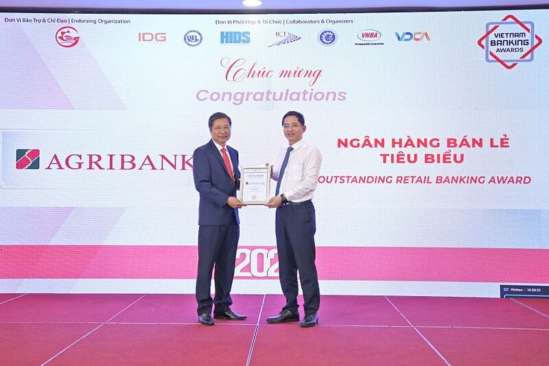Agribank được vinh danh Ngân hàng bán lẻ tiêu biểu.