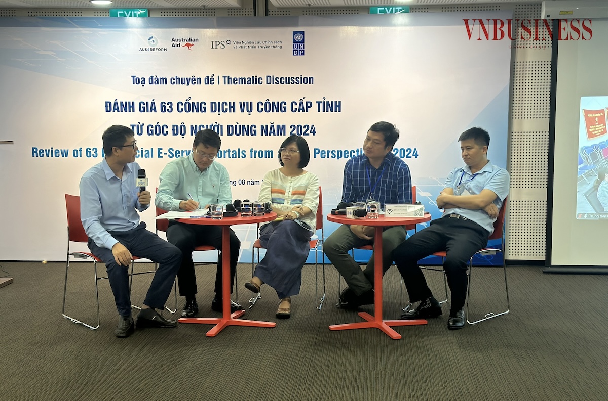 Các chuyên gia thảo luận tại toạ đàm sáng 21/8.