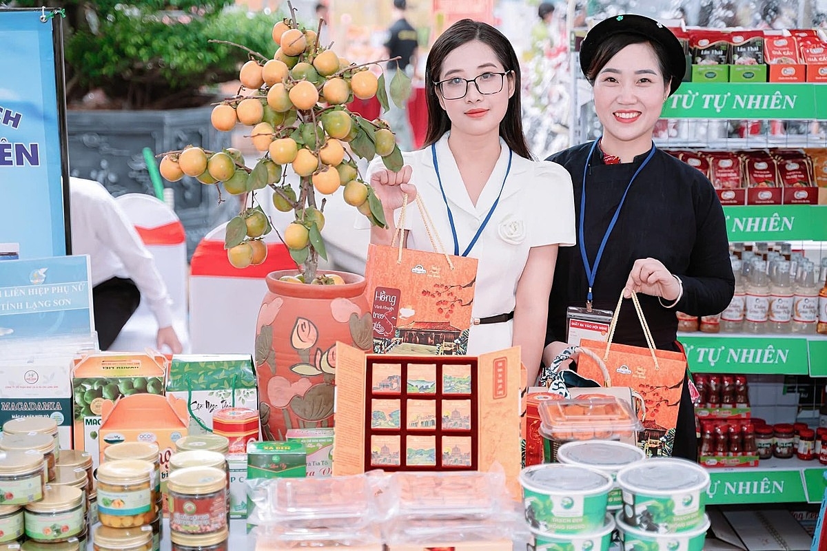 Sản phẩm hồng vành khuyên treo gió của HTX Toàn Thương được các nhà đầu tư đánh giá cao.