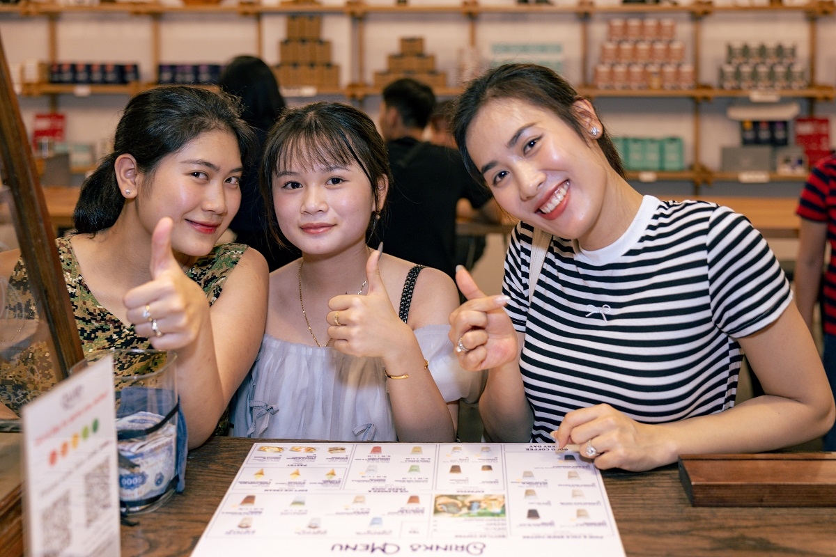 Những không gian cà phê như Là Việt tại Vinpearl Harbour luôn được du khách yêu thích.