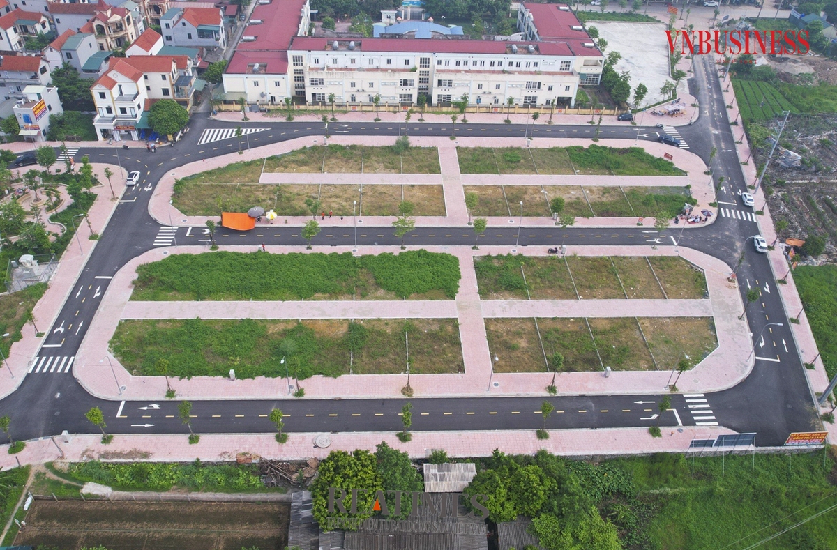 Phiên đấu giá đã kết thúc ở vòng thứ 10 lúc 4h30 ngày 20/8, với giá trúng đấu giá cao nhất lên tới 133,3 triệu đồng/m2. Giá trúng thấp nhất là 91,3 triệu đồng/m2.