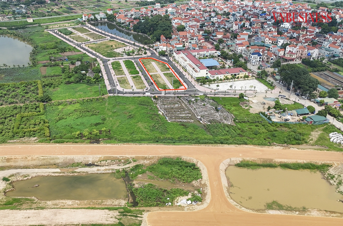 Tới đây, vào ngày 26/8, huyện Hoài Đức sẽ tiếp tục đấu giá 20 lô đất ký hiệu LK01 và LK02 với diện tích khoảng 89,6 - 145,6m2, giá khởi điểm là 7,3 triệu đồng/m2. Phạm Hòa