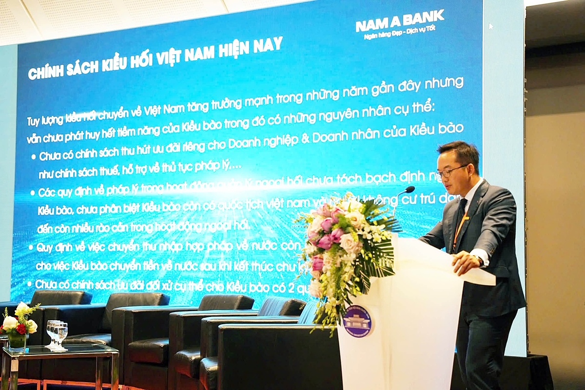 Ông Võ Hoàng Hải – Phó Tổng Giám đốc Nam A Bank trình bày tham luận tại Hội nghị.